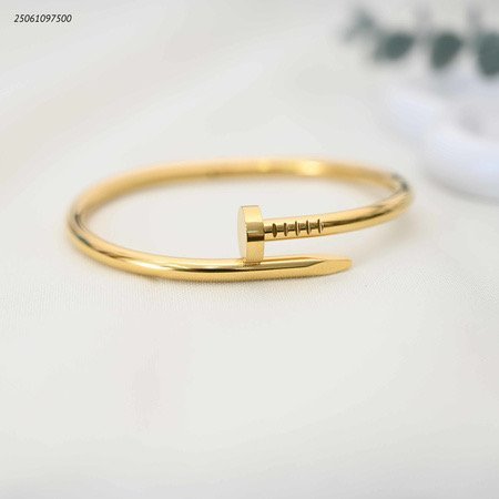 اسوارة شكل مسمار